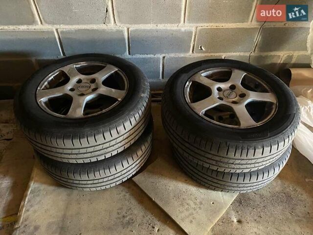 Черный Фольксваген Гольф, объемом двигателя 1.39 л и пробегом 257 тыс. км за 4500 $, фото 12 на Automoto.ua