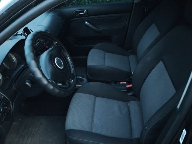 Черный Фольксваген Гольф, объемом двигателя 1.4 л и пробегом 340 тыс. км за 3500 $, фото 3 на Automoto.ua