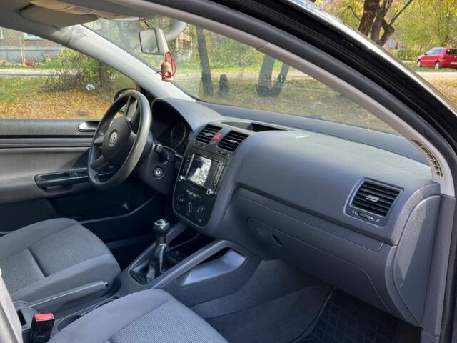 Черный Фольксваген Гольф, объемом двигателя 1.4 л и пробегом 248 тыс. км за 5400 $, фото 13 на Automoto.ua