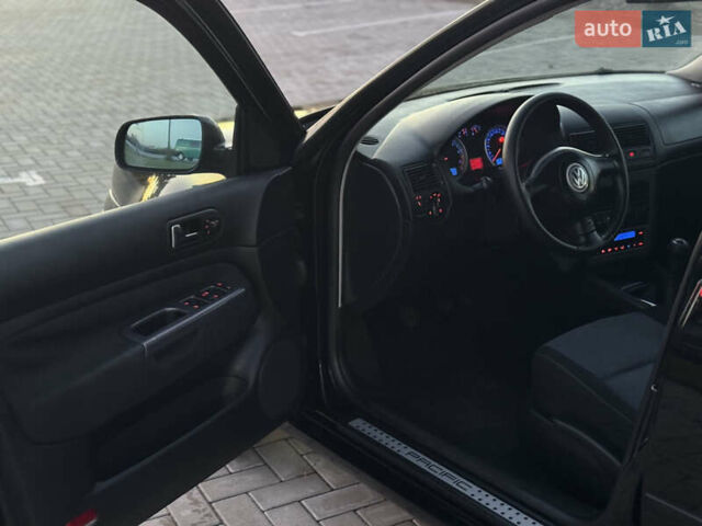 Черный Фольксваген Гольф, объемом двигателя 1.6 л и пробегом 180 тыс. км за 4650 $, фото 15 на Automoto.ua