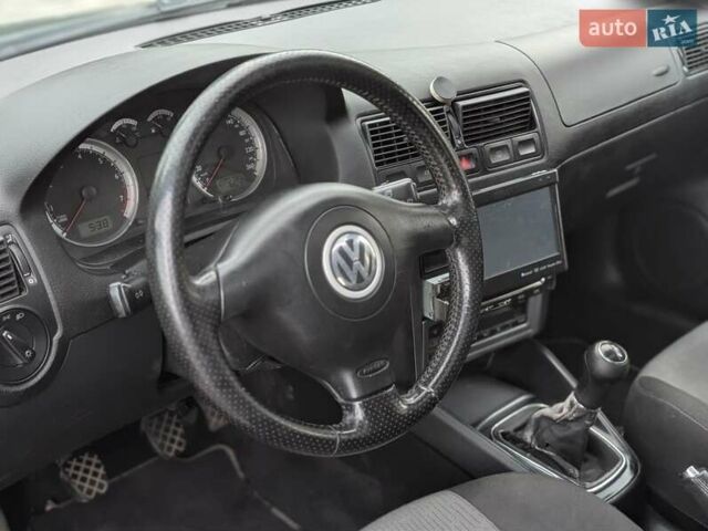 Черный Фольксваген Гольф, объемом двигателя 1.6 л и пробегом 221 тыс. км за 4600 $, фото 18 на Automoto.ua