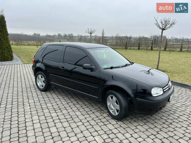 Черный Фольксваген Гольф, объемом двигателя 1.39 л и пробегом 262 тыс. км за 3800 $, фото 11 на Automoto.ua
