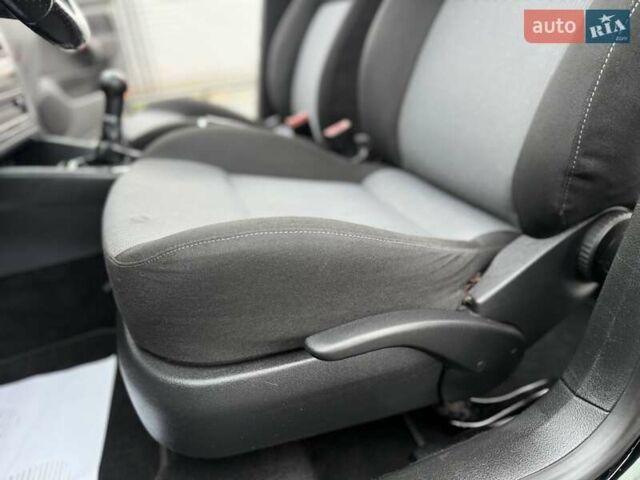 Черный Фольксваген Гольф, объемом двигателя 0 л и пробегом 187 тыс. км за 4790 $, фото 59 на Automoto.ua