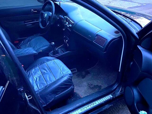 Черный Фольксваген Гольф, объемом двигателя 1.4 л и пробегом 226 тыс. км за 5399 $, фото 11 на Automoto.ua