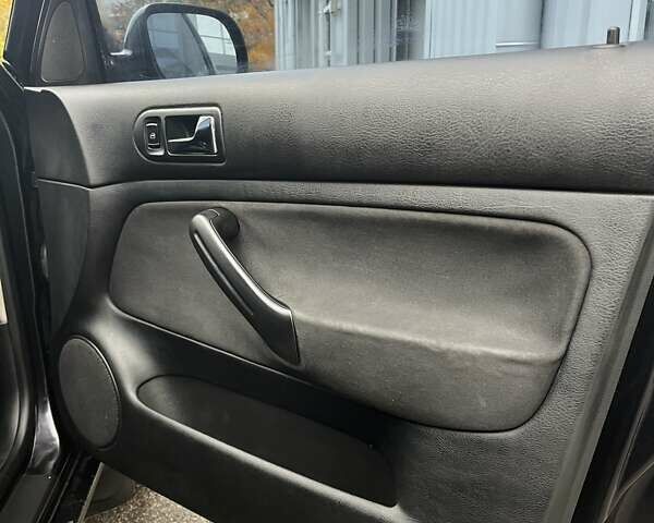 Чорний Фольксваген Гольф, об'ємом двигуна 1.4 л та пробігом 193 тис. км за 4700 $, фото 22 на Automoto.ua