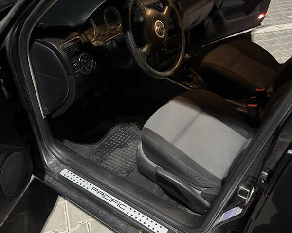 Черный Фольксваген Гольф, объемом двигателя 1.39 л и пробегом 256 тыс. км за 4150 $, фото 8 на Automoto.ua