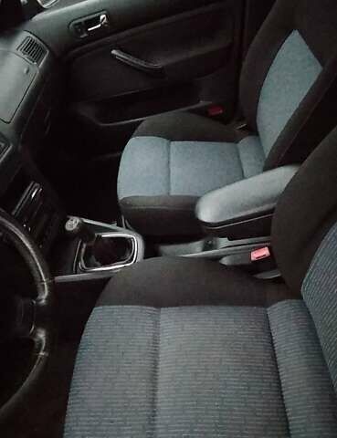 Черный Фольксваген Гольф, объемом двигателя 1.6 л и пробегом 1 тыс. км за 4233 $, фото 3 на Automoto.ua