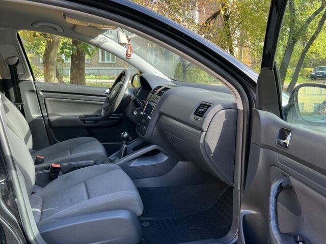 Черный Фольксваген Гольф, объемом двигателя 1.4 л и пробегом 248 тыс. км за 5400 $, фото 12 на Automoto.ua