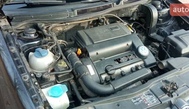 Черный Фольксваген Гольф, объемом двигателя 1.4 л и пробегом 315 тыс. км за 4800 $, фото 5 на Automoto.ua