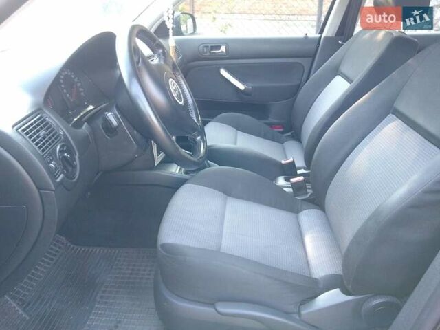 Черный Фольксваген Гольф, объемом двигателя 1.6 л и пробегом 210 тыс. км за 4300 $, фото 7 на Automoto.ua