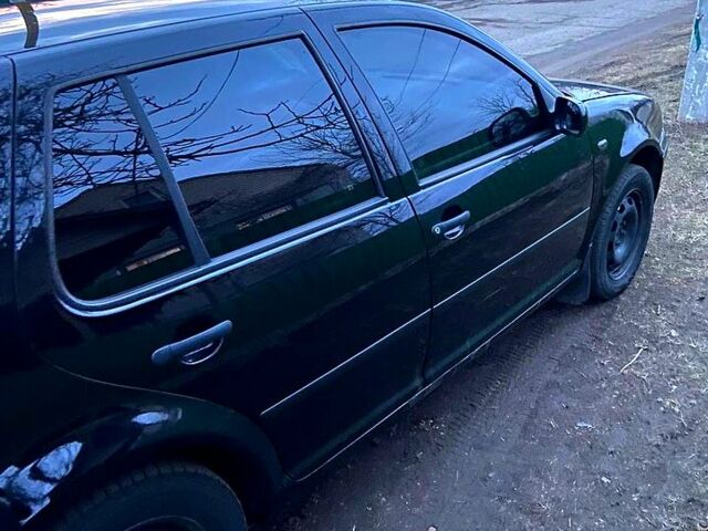 Черный Фольксваген Гольф, объемом двигателя 1.4 л и пробегом 226 тыс. км за 5399 $, фото 2 на Automoto.ua