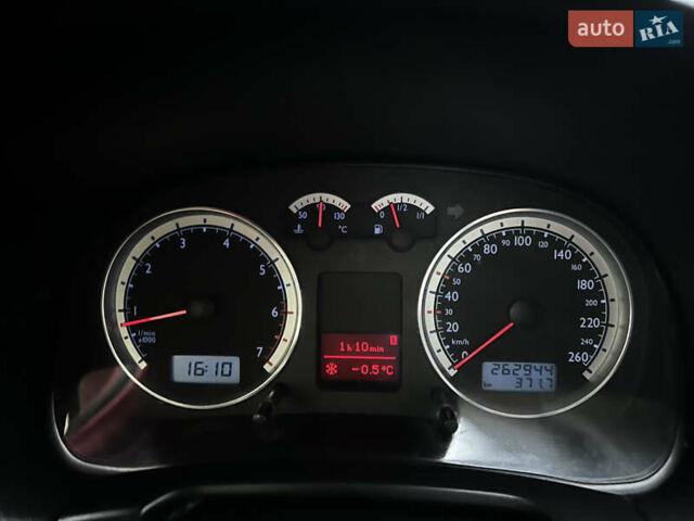 Черный Фольксваген Гольф, объемом двигателя 1.39 л и пробегом 262 тыс. км за 3800 $, фото 19 на Automoto.ua