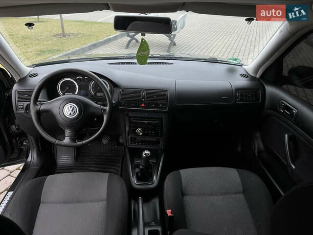Черный Фольксваген Гольф, объемом двигателя 1.39 л и пробегом 262 тыс. км за 3800 $, фото 17 на Automoto.ua
