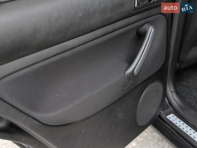 Черный Фольксваген Гольф, объемом двигателя 1.6 л и пробегом 221 тыс. км за 4600 $, фото 16 на Automoto.ua