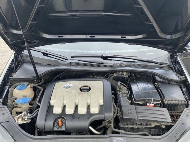 Черный Фольксваген Гольф, объемом двигателя 2 л и пробегом 251 тыс. км за 4500 $, фото 5 на Automoto.ua