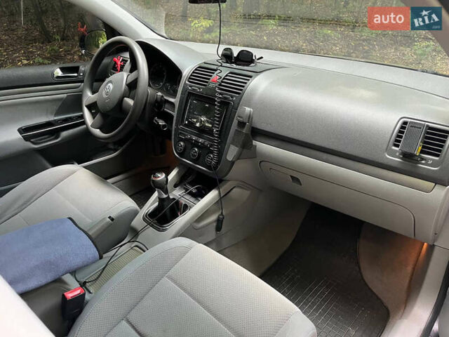 Черный Фольксваген Гольф, объемом двигателя 1.6 л и пробегом 205 тыс. км за 5400 $, фото 16 на Automoto.ua