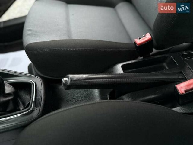 Черный Фольксваген Гольф, объемом двигателя 0 л и пробегом 187 тыс. км за 4790 $, фото 55 на Automoto.ua