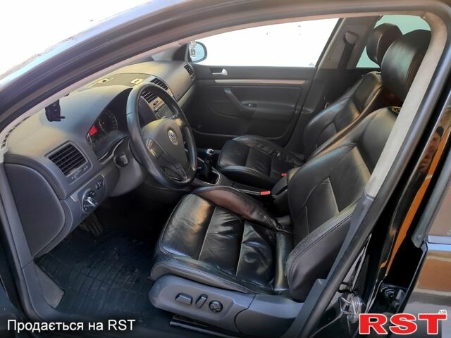 Черный Фольксваген Гольф, объемом двигателя 1.6 л и пробегом 360 тыс. км за 5400 $, фото 5 на Automoto.ua