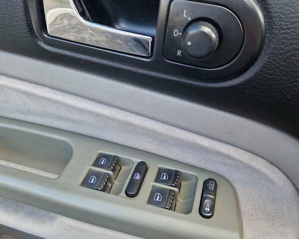 Черный Фольксваген Гольф, объемом двигателя 1.9 л и пробегом 390 тыс. км за 4500 $, фото 3 на Automoto.ua