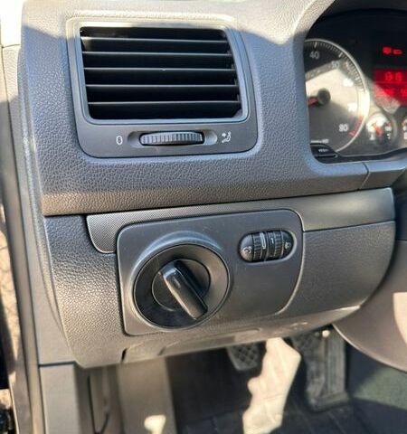 Черный Фольксваген Гольф, объемом двигателя 1.6 л и пробегом 263 тыс. км за 4700 $, фото 17 на Automoto.ua