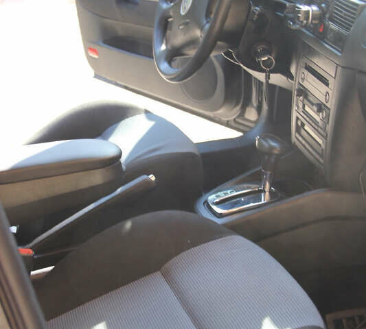 Черный Фольксваген Гольф, объемом двигателя 1.6 л и пробегом 240 тыс. км за 6000 $, фото 6 на Automoto.ua