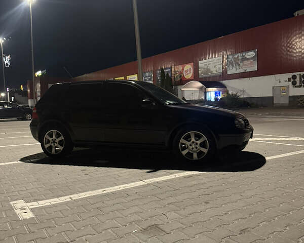 Черный Фольксваген Гольф, объемом двигателя 1.39 л и пробегом 256 тыс. км за 4150 $, фото 6 на Automoto.ua