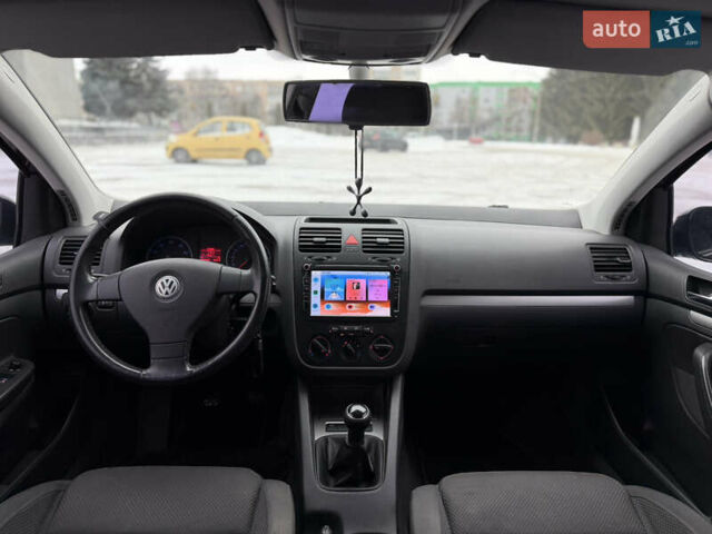 Черный Фольксваген Гольф, объемом двигателя 1.6 л и пробегом 250 тыс. км за 4400 $, фото 20 на Automoto.ua