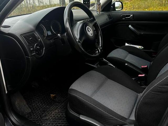 Черный Фольксваген Гольф, объемом двигателя 1.4 л и пробегом 214 тыс. км за 4600 $, фото 4 на Automoto.ua