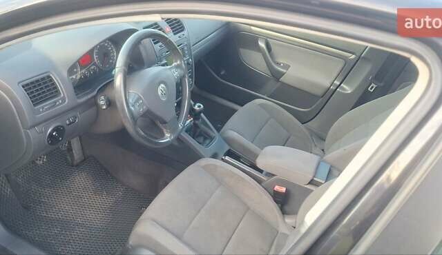 Черный Фольксваген Гольф, объемом двигателя 1.6 л и пробегом 244 тыс. км за 5000 $, фото 5 на Automoto.ua