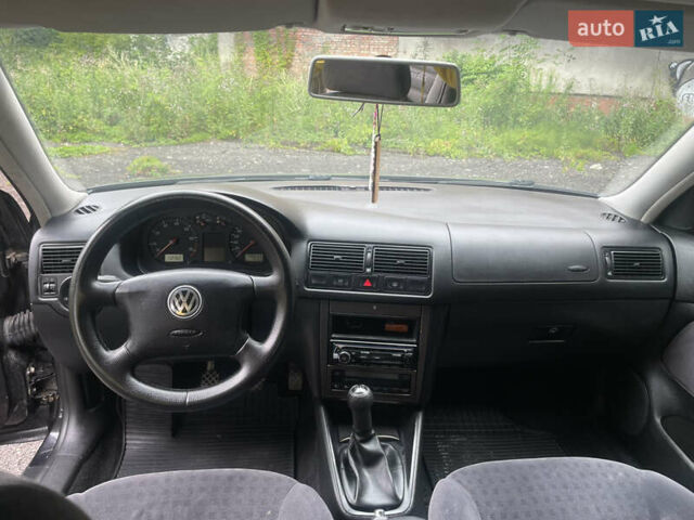 Черный Фольксваген Гольф, объемом двигателя 1.6 л и пробегом 298 тыс. км за 4200 $, фото 7 на Automoto.ua