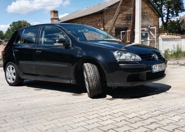 Черный Фольксваген Гольф, объемом двигателя 1.4 л и пробегом 298 тыс. км за 2500 $, фото 2 на Automoto.ua