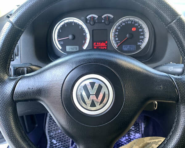 Черный Фольксваген Гольф, объемом двигателя 1.6 л и пробегом 223 тыс. км за 4650 $, фото 12 на Automoto.ua