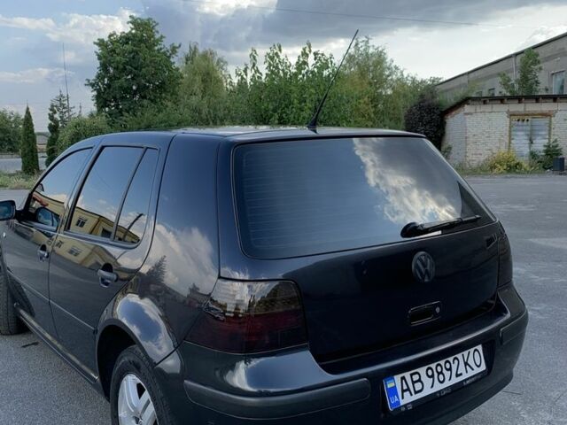 Черный Фольксваген Гольф, объемом двигателя 1.4 л и пробегом 302 тыс. км за 3800 $, фото 1 на Automoto.ua