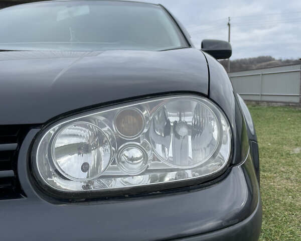 Черный Фольксваген Гольф, объемом двигателя 1.39 л и пробегом 273 тыс. км за 4299 $, фото 4 на Automoto.ua