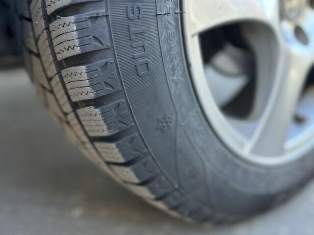 Черный Фольксваген Гольф, объемом двигателя 1.6 л и пробегом 324 тыс. км за 3900 $, фото 11 на Automoto.ua