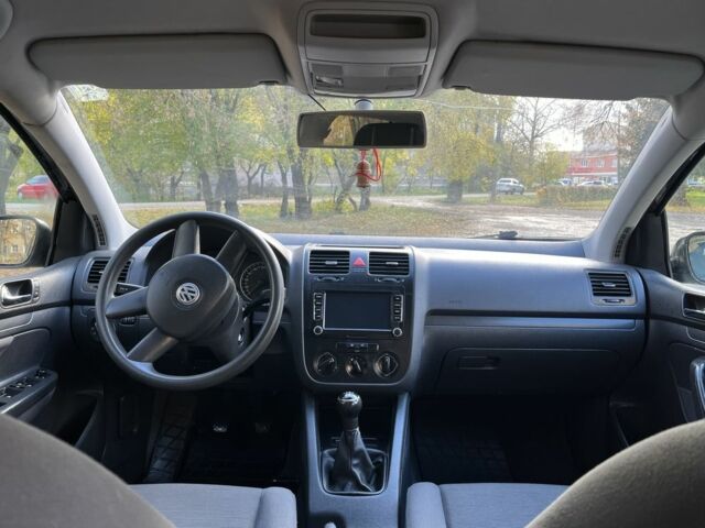 Черный Фольксваген Гольф, объемом двигателя 1.4 л и пробегом 248 тыс. км за 5400 $, фото 6 на Automoto.ua