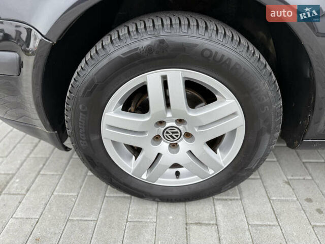 Черный Фольксваген Гольф, объемом двигателя 1.6 л и пробегом 266 тыс. км за 4650 $, фото 44 на Automoto.ua