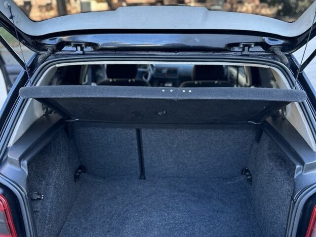 Черный Фольксваген Гольф, объемом двигателя 1.6 л и пробегом 324 тыс. км за 3900 $, фото 9 на Automoto.ua