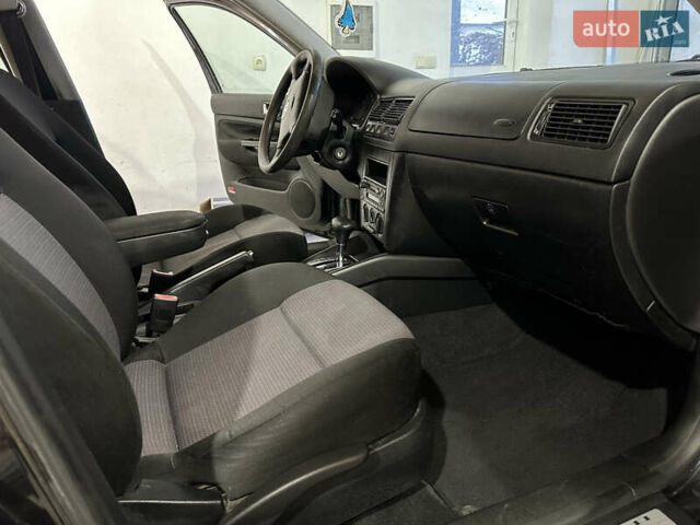 Чорний Фольксваген Гольф, об'ємом двигуна 1.6 л та пробігом 134 тис. км за 4999 $, фото 11 на Automoto.ua