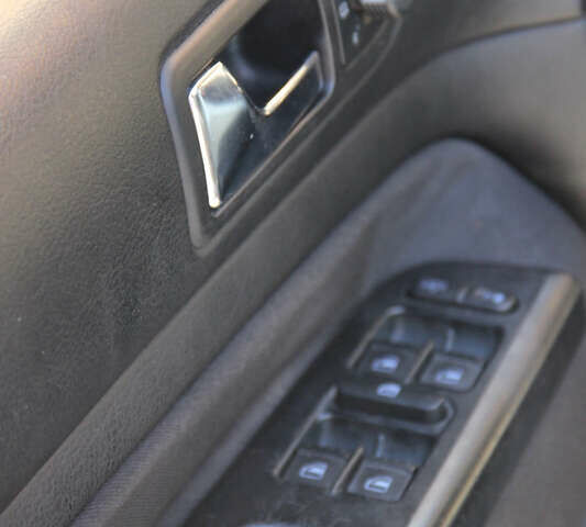 Черный Фольксваген Гольф, объемом двигателя 1.6 л и пробегом 240 тыс. км за 6000 $, фото 12 на Automoto.ua