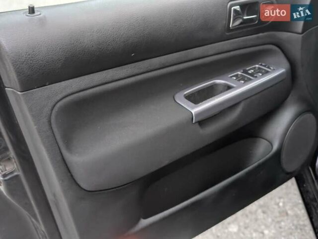 Черный Фольксваген Гольф, объемом двигателя 1.6 л и пробегом 221 тыс. км за 4600 $, фото 17 на Automoto.ua