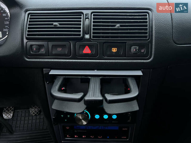 Черный Фольксваген Гольф, объемом двигателя 1.39 л и пробегом 262 тыс. км за 3800 $, фото 21 на Automoto.ua