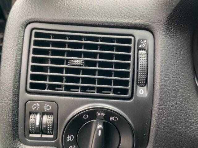 Черный Фольксваген Гольф, объемом двигателя 1.6 л и пробегом 213 тыс. км за 5300 $, фото 21 на Automoto.ua