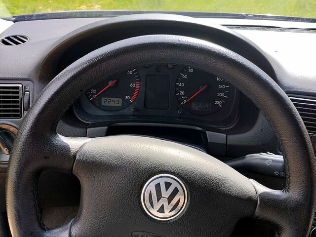 Черный Фольксваген Гольф, объемом двигателя 1.4 л и пробегом 192 тыс. км за 3850 $, фото 3 на Automoto.ua