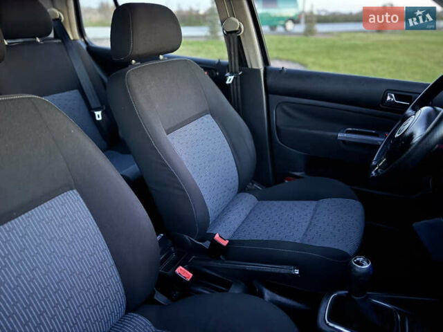 Черный Фольксваген Гольф, объемом двигателя 1.6 л и пробегом 180 тыс. км за 4650 $, фото 22 на Automoto.ua