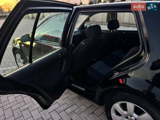 Черный Фольксваген Гольф, объемом двигателя 1.6 л и пробегом 180 тыс. км за 4650 $, фото 19 на Automoto.ua