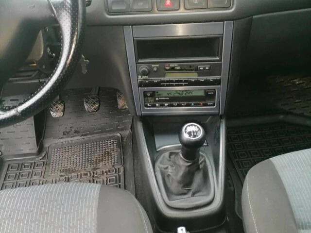 Черный Фольксваген Гольф, объемом двигателя 1.4 л и пробегом 244 тыс. км за 4500 $, фото 3 на Automoto.ua