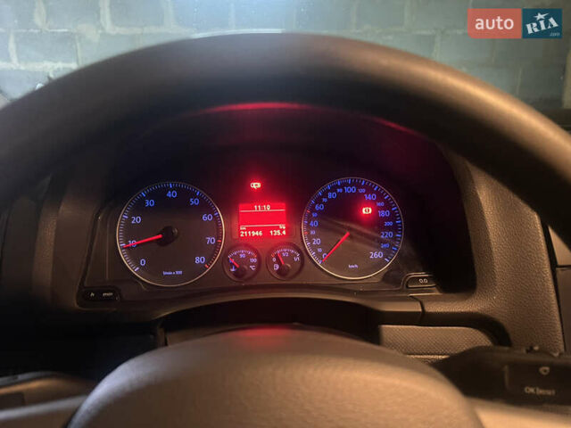 Черный Фольксваген Гольф, объемом двигателя 1.6 л и пробегом 212 тыс. км за 5400 $, фото 6 на Automoto.ua