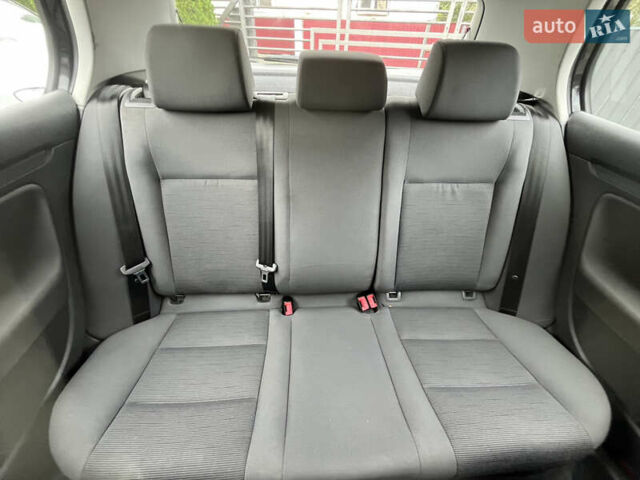 Черный Фольксваген Гольф, объемом двигателя 1.6 л и пробегом 211 тыс. км за 5400 $, фото 29 на Automoto.ua