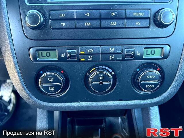 Черный Фольксваген Гольф, объемом двигателя 1.6 л и пробегом 272 тыс. км за 4750 $, фото 7 на Automoto.ua